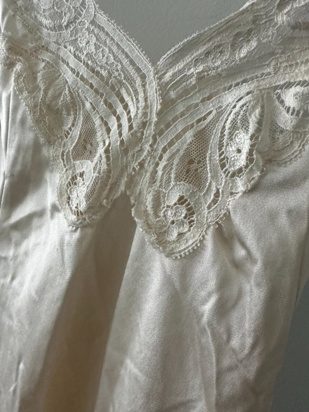 Vintage lace nightgown - Picture 3 of 4